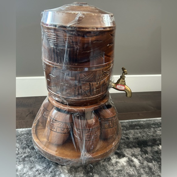 NEW Wooden Barrel Drink Dispenser w Stand & 6 Cups - Picture 3 of 16